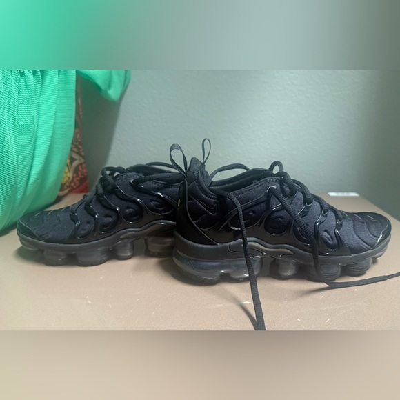 Nike Charcoal Athletic Shoes - Picture 1 of 9